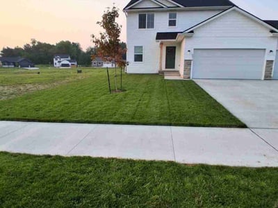 Lawn care service in Pleasant Hill, 50327
