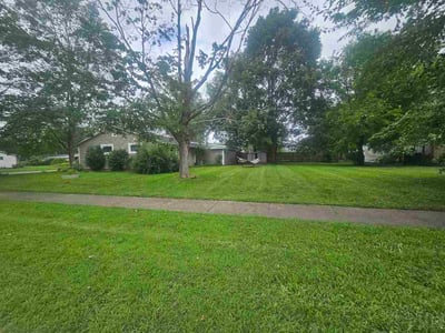 Lawn care service in South Bend, 46615