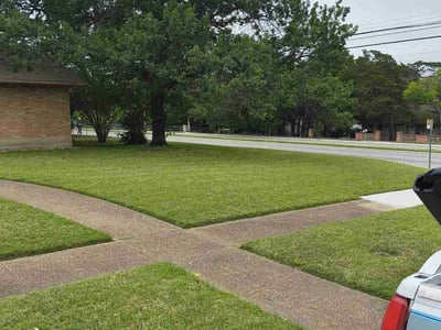 Lawn care service in Dallas, 75233