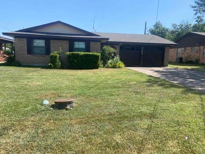 Lawn care service in Greenville, 75402