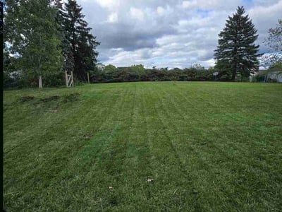 Lawn care service in Aurora, 44202