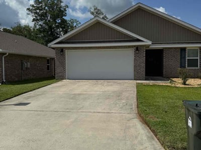 Lawn care service in Bellview, 32526