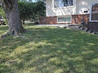 Lawn care service in Lee's Summit, 64081