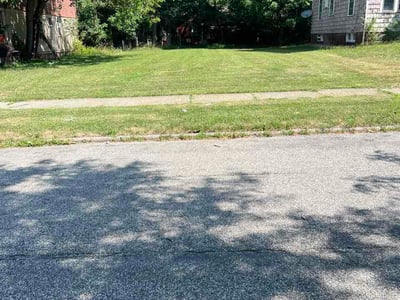 Lawn care service in Cleveland Heights, 44118