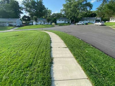 Lawn care service in St. Louis, 63121