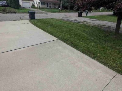 Lawn care service in Farmington Hills, 48336