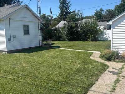 Lawn care service in Toledo, 43613