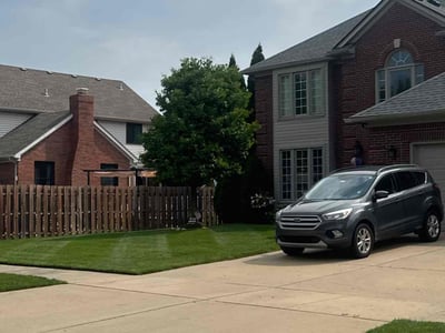 Lawn care service in Macomb, 48042