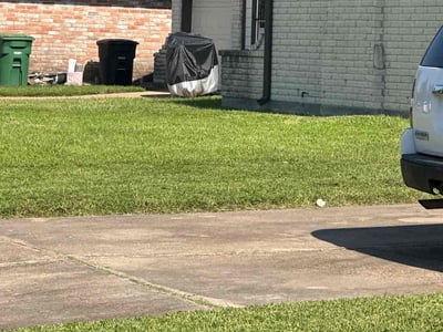 Lawn care service in Houston, 77016