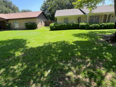 Lawn care service in Benbrook, 76126