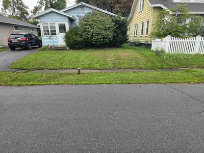 Lawn care service in Syracuse, 13208