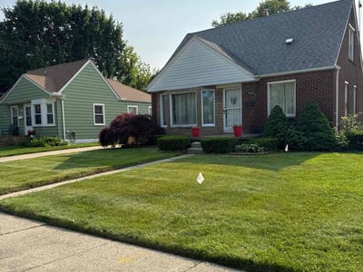 Lawn care service in Redford Charter Township, 48239