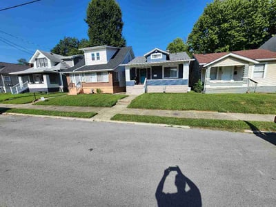 Lawn care service in Louisville, 40212