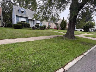 Lawn care service in Garfield Heights, 44125