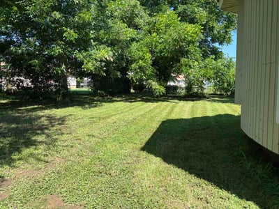 Lawn care service in Tulsa, 74127