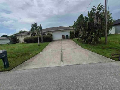 Lawn care service in Cape Coral, 33990