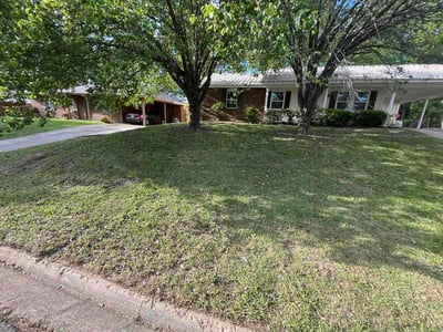 Lawn care service in Clinton, 39056