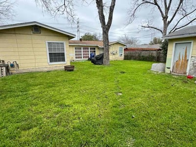 Lawn care service in San Antonio, 78213