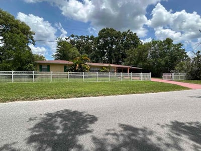 Lawn care service in Tampa, 33612