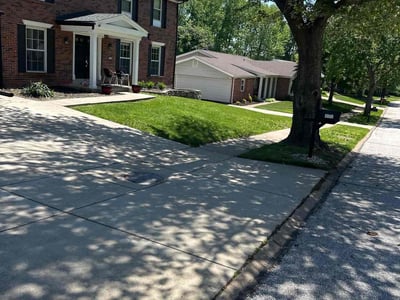 Lawn care service in Ballwin, 63011