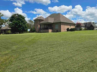 Lawn care service in Lebanon, 37087