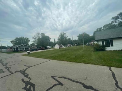 Lawn care service in Springfield, 45505