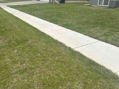 Lawn care service in Lincoln, 68528