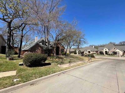 Lawn care service in Corinth, 76210