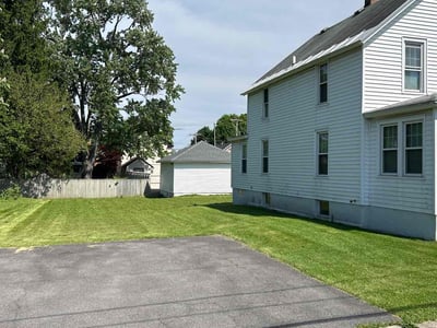 Lawn care service in Syracuse, 13206