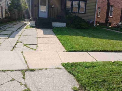 Lawn care service in Toledo, 43612