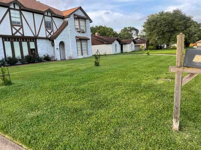 Lawn care service in Beaumont, 77706