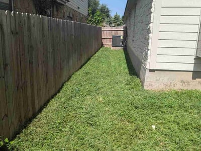 Lawn care service in Austin, 78747