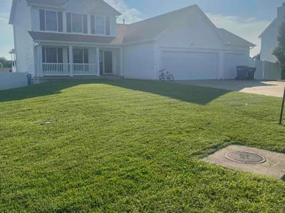 Lawn care service in Troy, 63379