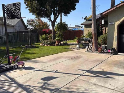 Lawn care service in Armona, 93202