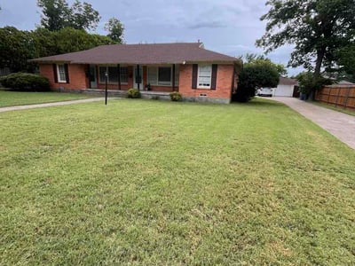 Lawn care service in Dallas, 75218