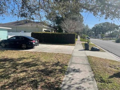 Lawn care service in , 
