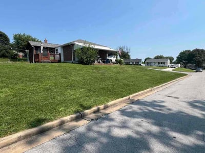 Lawn care service in Saint Charles, 63301