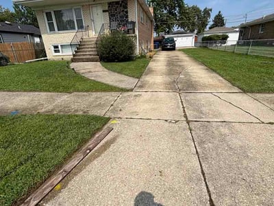 Lawn care service in Oak Lawn, 60453