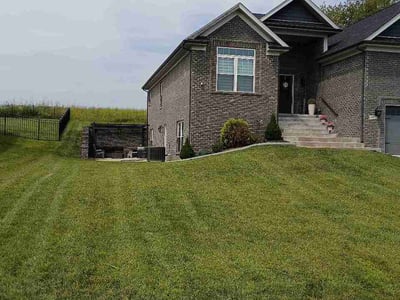 Lawn care service in Taylorsville, 40071