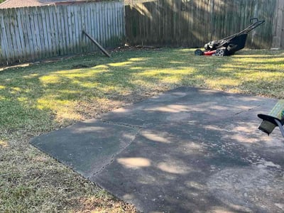 Lawn care service in Houston, 77082