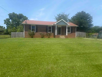 Lawn care service in Clarksville, 37042