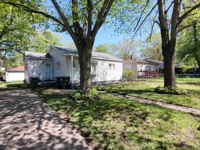 Lawn care service in Gary, 46405