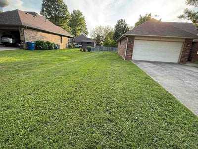 Lawn care service in Nixa, 65714