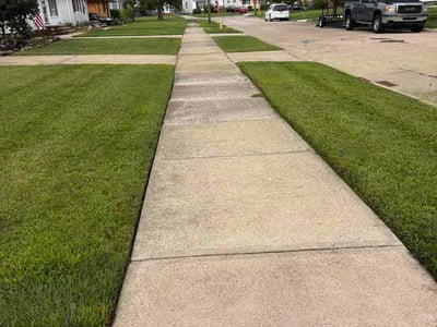 Lawn care service in Parma, 44129