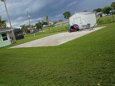 Lawn care service in Fort Pierce, 34946