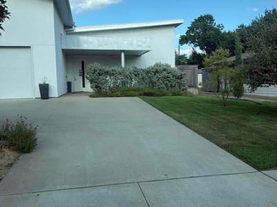 Lawn care service in Dallas, 75220