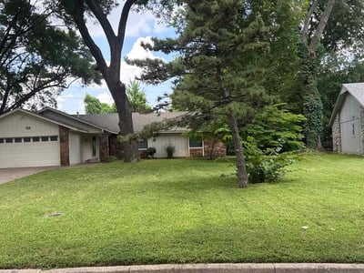 Lawn care service in Tulsa, 74133