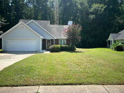 Lawn care service in Stockbridge, 30281