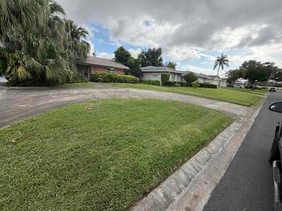Lawn care service in St. Petersburg, 33710