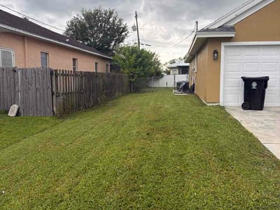 Lawn care service in Port St. Lucie, 34987
